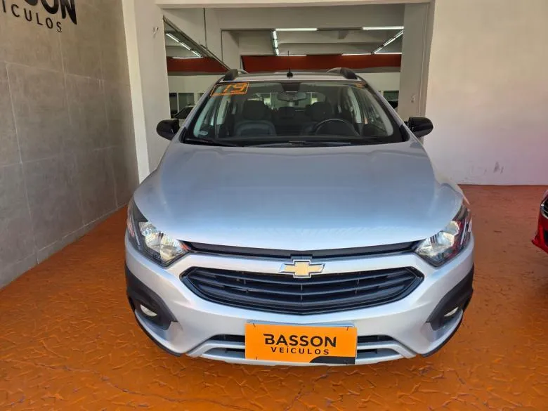 GM - Chevrolet - ONIX HATCH ACTIV 1.4 8V Flex 5p Mec.  Gasolina