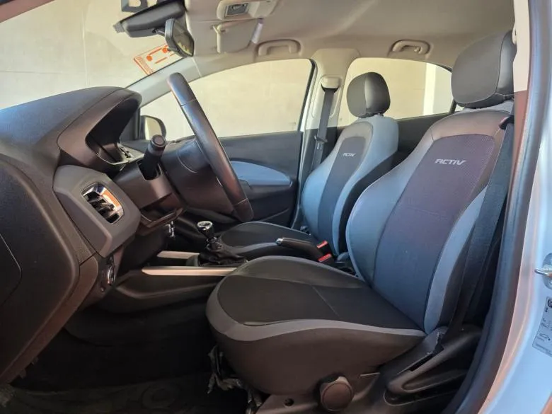 GM - Chevrolet - ONIX HATCH ACTIV 1.4 8V Flex 5p Mec.  Gasolina
