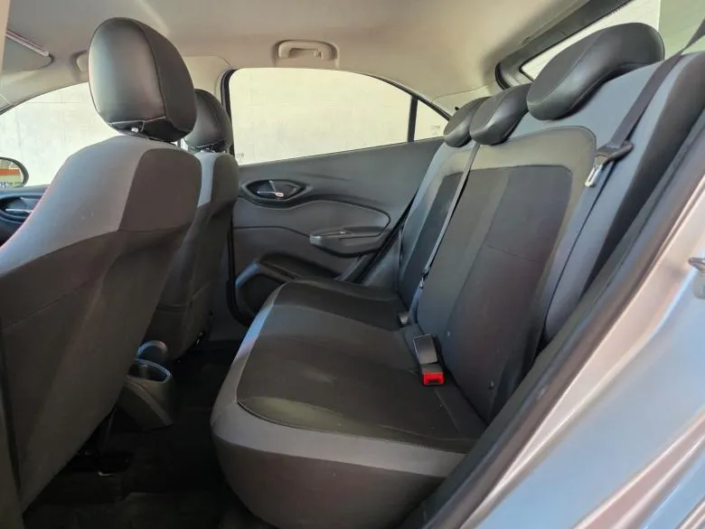GM - Chevrolet - ONIX HATCH ACTIV 1.4 8V Flex 5p Mec.  Gasolina