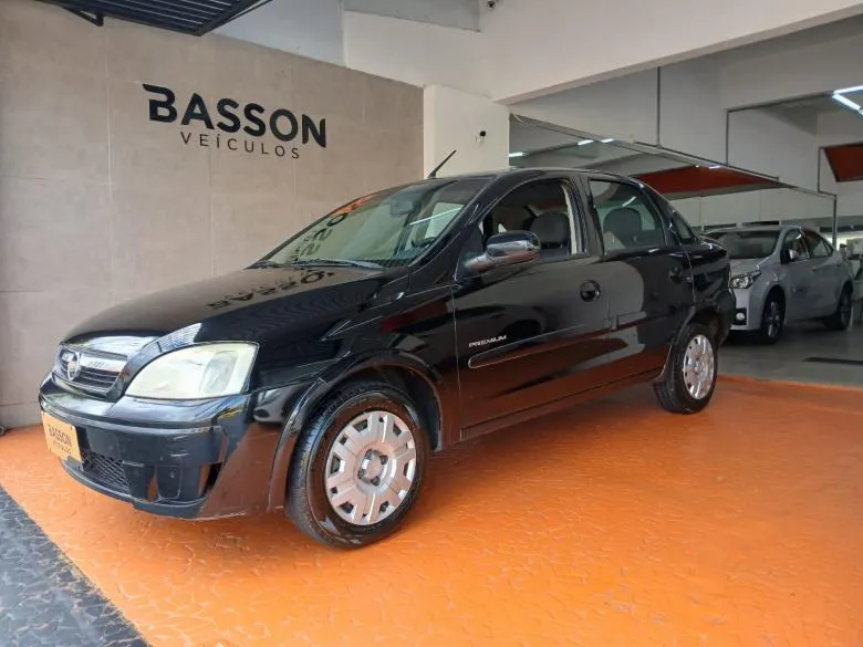 CORSA SEDAN PREMIUM