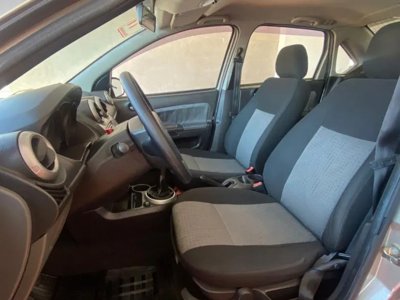 Ford - FIESTA SEDAN 1.6 FLEX - IPVA 26 GRATIS