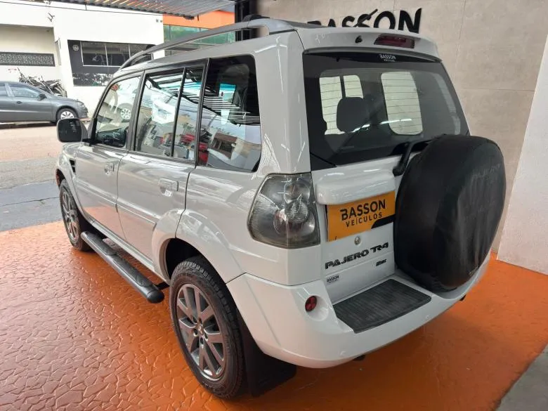 Mitsubishi - MMC/ PAJERO TR4 FL 2WD HP 4X2 MEC