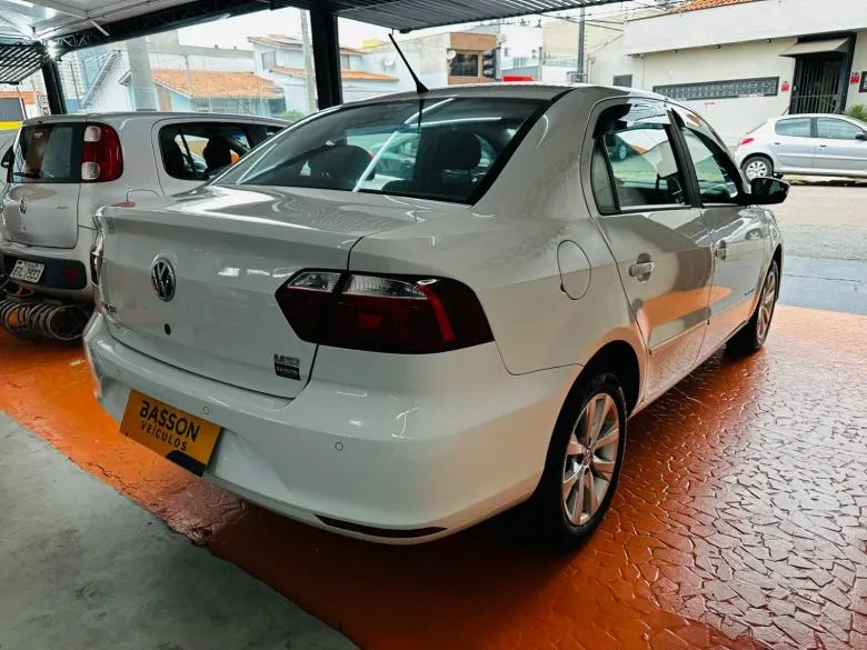 VW - VolksWagen - NOVO VOYAGE CL MBV