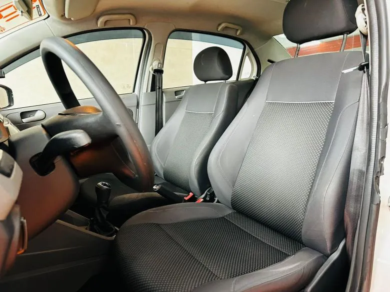 VW - VolksWagen - NOVO VOYAGE CL MBV