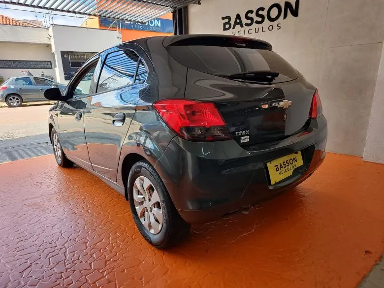 GM - Chevrolet - ONIX 1.0 MT JOYE