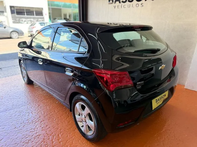 GM - Chevrolet - ONIX 1.4 LT  AT