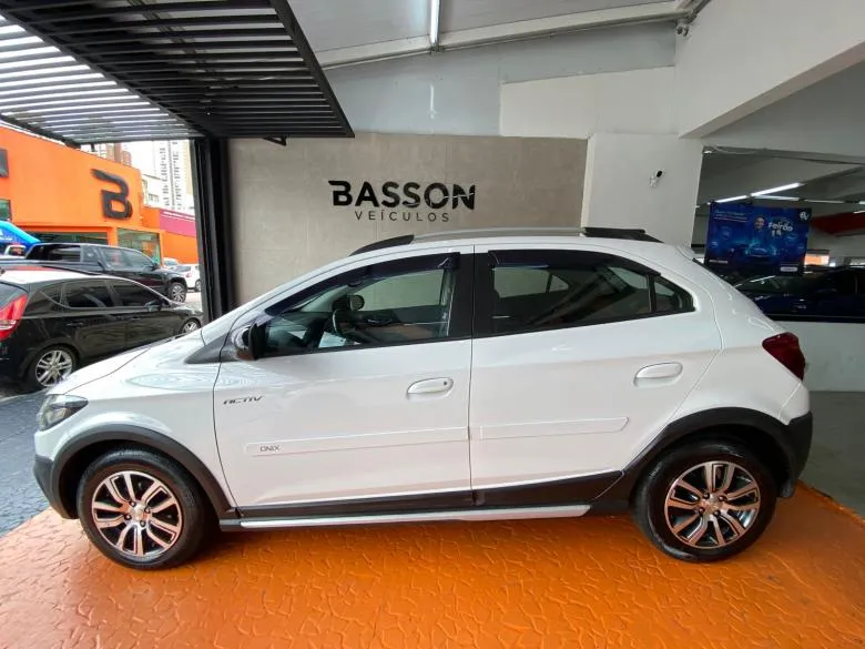 GM - Chevrolet - ONIX 1.4 MT ACT