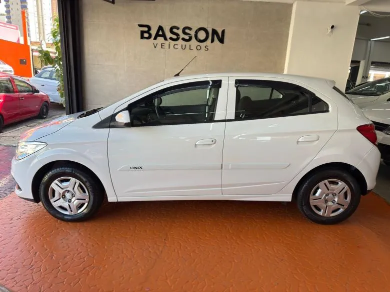 GM - Chevrolet - ONIX LT 1.0