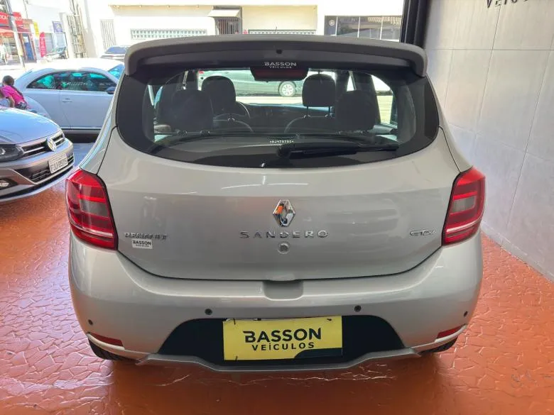 Renault - SANDERO 16 GT LINE