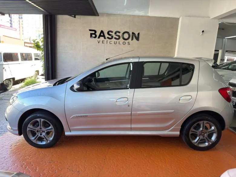 Renault - SANDERO 16 GT LINE