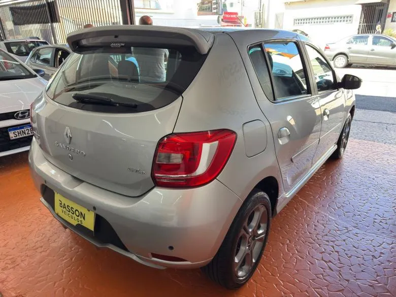 Renault - SANDERO 16 GT LINE