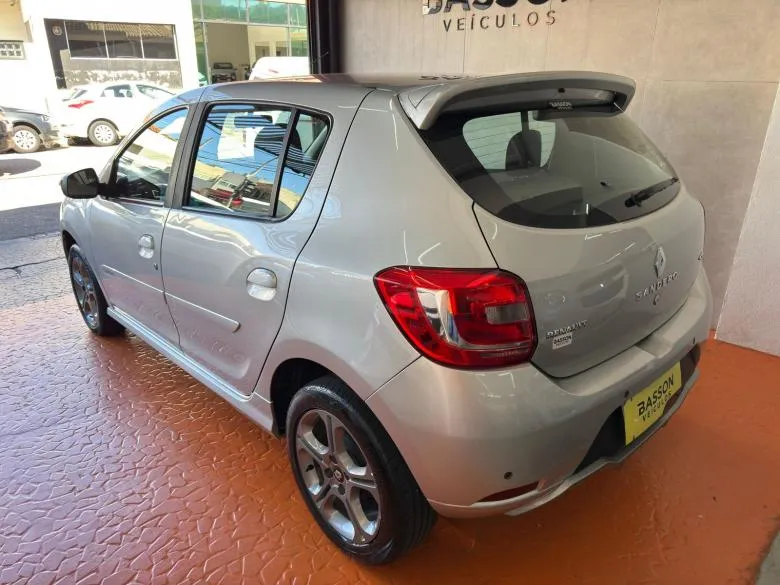 Renault - SANDERO 16 GT LINE